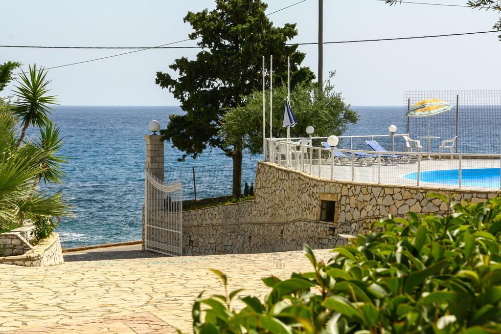 Kardamili Beach Hotel Exterior foto